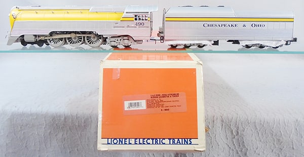 LIONEL 18043 C&O LOCO & TENDER (1 of 2)