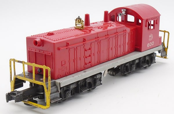 LIONEL 600 MKT NW2 SWITCHER: 0 ga, 1st version, yellow railings & gray frame, paint flaking on rails, C5-6.