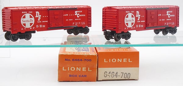 2 LIONEL 6464-700 SANTA FE BOX CARS: 0 ga, both 2nd versions, orig boxes minor wear, C8-9.