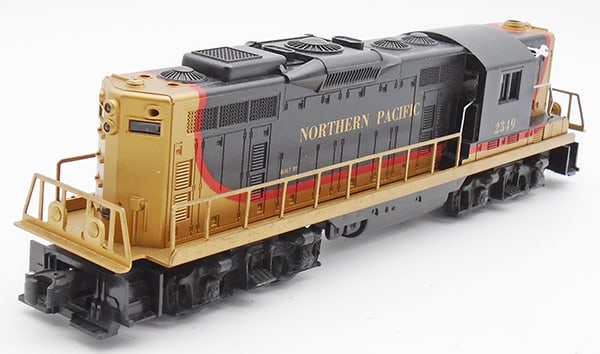 LIONEL 2349 NORTHERN PACIFIC GP9 DIESEL (1 of 2)