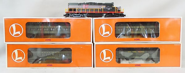 LIONEL TRAIN SET (1 of 3)