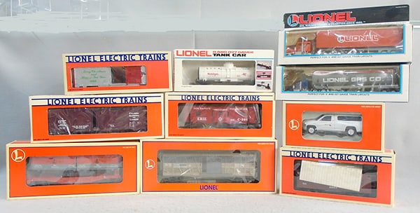 10 LIONEL FREIGHT CARS & TRUCKS (1 of 1)