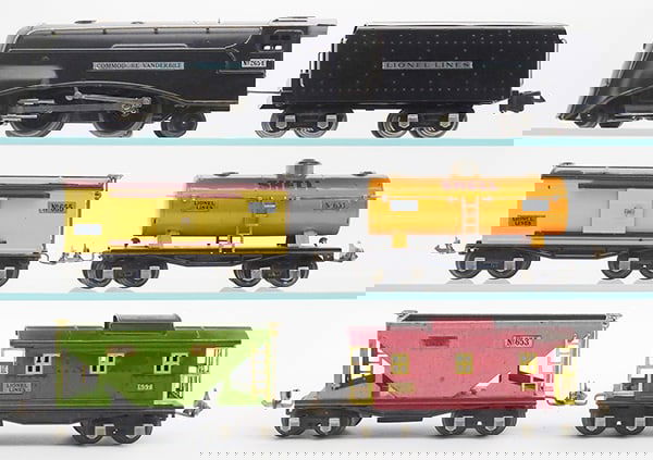 LIONEL TRAIN SET (1 of 2)