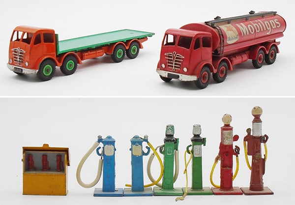 3 DINKY TOYS (1 of 2)