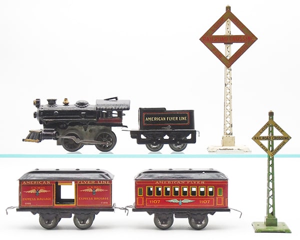 AMERICAN FLYER TRAIN SET (1 of 2)