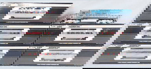 LIONEL & K-LINE TRAIN SET: 0 ga, Lionel 52207 LCCA SD-40 diesel, platinum blue finish, twin motors, Tower Comm, K-Line 5 #K4638A aluminum Lackawanna Phoebe Snow coaches, orig boxes & inserts, C8-9.
