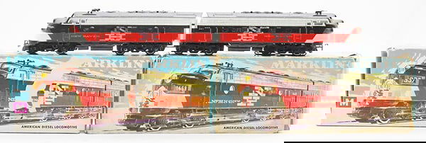 MARKLIN 3062 NEW HAVEN DIESEL SET: H0 ga, 3062 loco w/4062 dummy loco, missing 1 horn, units are wired together, orig boxes worn, C6.