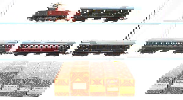 MARKLIN TRAIN SET (1 of 2)
