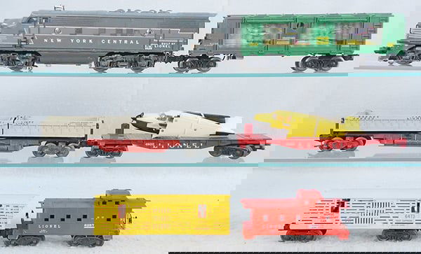 LIONEL TRAIN SET (1 of 2)
