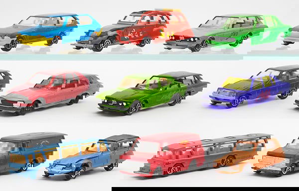 9 DINKY TOYS (1 of 2)