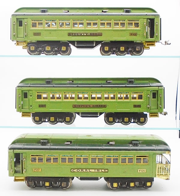 3 LIONEL PASSENGER CARS: std ga, 424 Liberty Bell, missing 1 coupler, 425 Stephen Girard, missing 1 coupler & handrail, 426 Coral Isle obsv, oxidation on platform, missing coupler, C5.