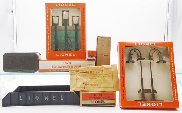 LIONEL ACCESSORIES (1 of 1)