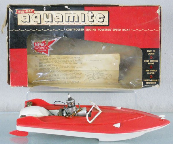 WEN MAC AQUAMITE SPEED BOAT: plastic w/gas motor, 1 fin loose, windshield cracked & loose, 12 1/2" long, orig box worn, C5-6.