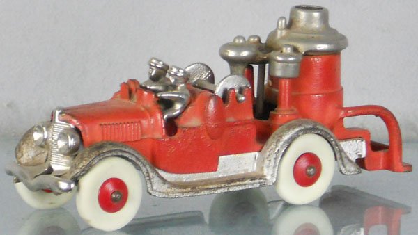 HUBLEY FIRE ENGINE: painted cast iron, 10" long, rubber tires replaced, C5-6.
