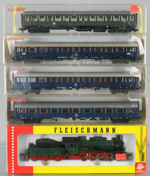 FLEISCHMANN TRAIN SET: HO ga, 2-rail, 4147 loco w/3 #5103 & 5119 cars, orig boxes, C9.