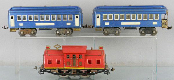 LIONEL TRAIN SET: std ga, 10E loco, rewheeled, 337 Pullman, 338 obsv, set is repainted, cars are unlettered, C5.