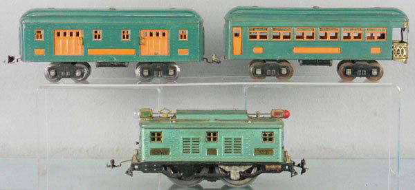 LIONEL TRAIN SET: std ga, 8 loco, 2 wheels fatiguing, missing 2 Eagle springs, 332 baggage, 341 obsv, set is repainted, C4-5.