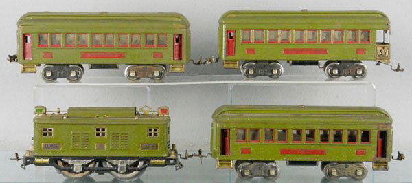 LIONEL TRAIN SET: std ga, 8 loco, die cast wheels fatiguing, 2 #337 Pullmans, 338 obsv, cars have some surface oxidation spots, C5.