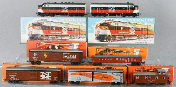MARKLIN US TRAIN SET: HO ga, 3062 & 4062 NH AA diesels w/cars 4572, 4573, 4571, 4570, 4575, orig boxes minor wear, C8-9.