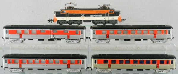FLEISCHMANN NEW HAVEN TRAIN SET: HO ga, 2-rail, 1215 electric loco w/3 #1414 & 1415 coaches, C7-8.