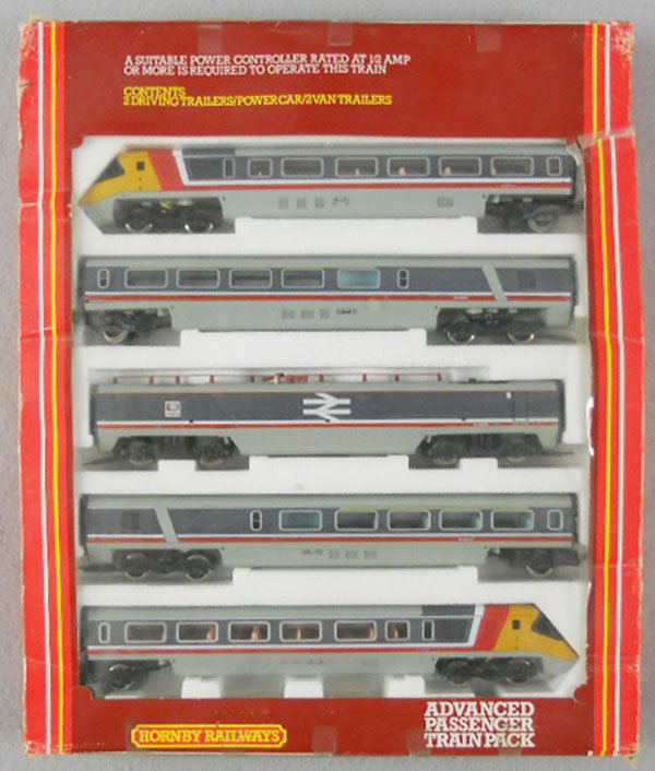 HORNBY R794 TRAIN SET: HO ga, 2-rail, power car w/4 coaches, orig box & insert minor wear, C8.