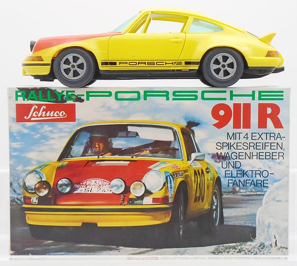 SCHUCO 356218 PORSCHE 911R RACER (1 of 4)