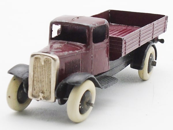 DINKY 25E TIPPER TRUCK: Maroon & black, open frame, chrome grille, tow hook intact, white tires w/metal hubs, ca 10380s, C5.