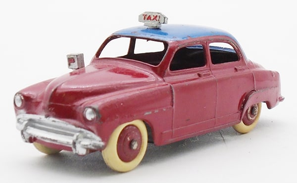 FRENCH DINKY 24U SIMCA 9 ARONDE TAXI (1 of 2)