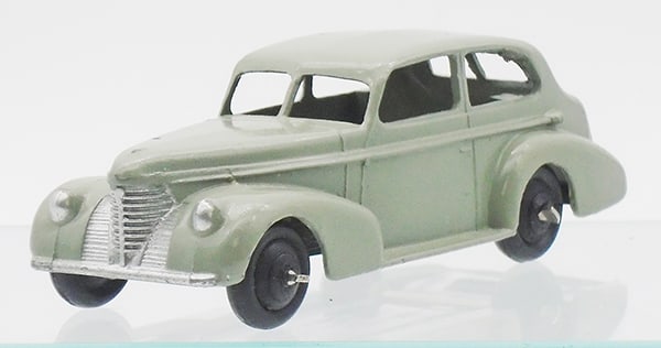 DINKY 39B OLDSMOBILE 6 SEDAN (1 of 2)