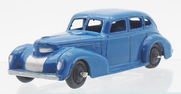 DINKY 39E CHRYSLER ROYAL (1 of 2)