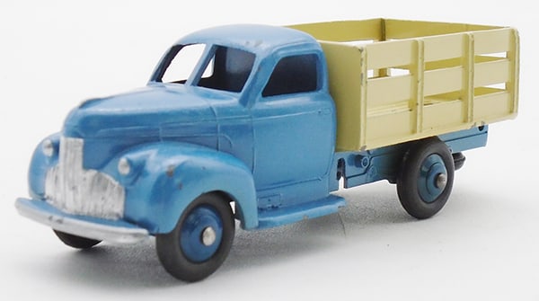 FRENCH DINKY 25K STUDEBAKER STAKE TRUCK (1 of 2)