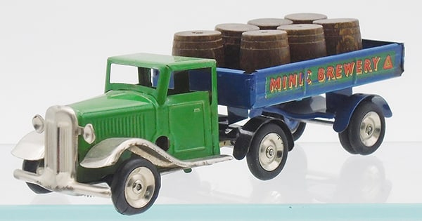 MINIC 72M BREWERY LORRY & TRAILER (1 of 2)