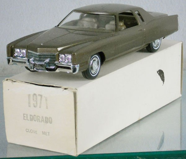 JOHAN 1971 CADILLAC PROMO: plastic, clove metallic, hood ornament broken, some box rubs on roof, orig box minor wear, C7-8.
