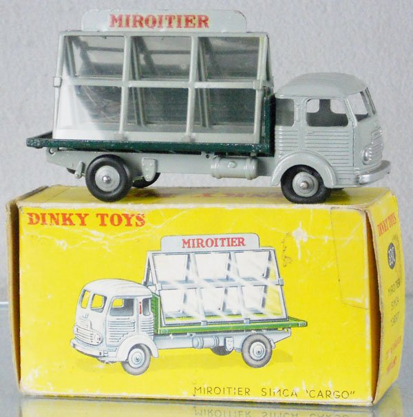 DINKY FR33C SIMCA MIROITIER GLASS TRUCK: front tires flat, film coating peeling off glass, orig box rough, C8.