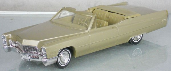 JOHAN 1968 CADILLAC PROMO: plastic, olive, C8-9.