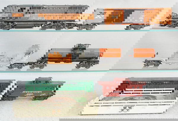 LIONEL TRAIN SET (1 of 2)