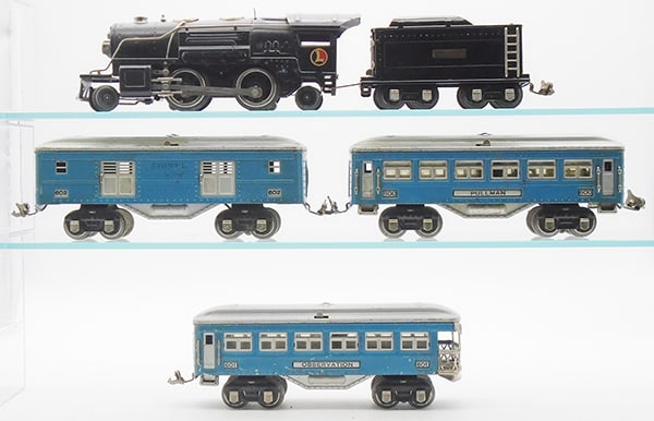 LIONEL TRAIN SET: O ga, 259E loco, 265T tender, 602 baggage, lettering worn on 1 side, 600 Pullman, missing 1 handrail, 601 obsv, cars are blue & aluminum, C5-6.
