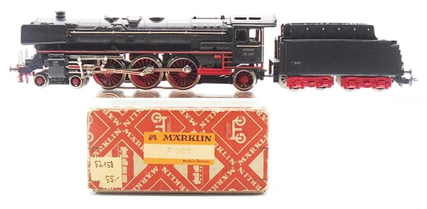 MARKLIN F800 LOCO & TENDER (1 of 2)