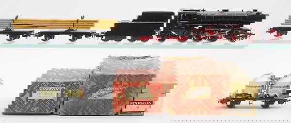 MARKLIN TRAIN SET (1 of 2)