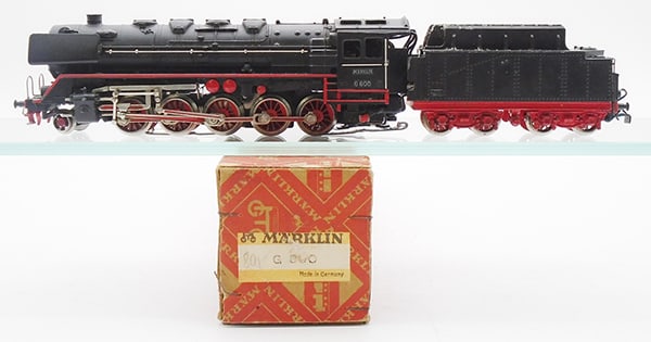 MARKLIN G800 LOCO & TENDER: HO ga, surface oxidation on tender top, orig box, C7-8.