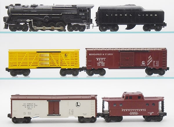 LIONEL FREIGHT TRAIN SET (1 of 3)