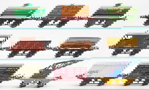 9 HORNBY FREIGHT CARS (1 of 2)