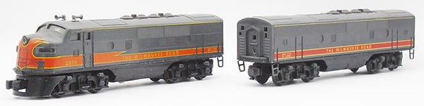 LIONEL 2378 MILWAUKEE RD FE AB DIESELS: O ga, 2378P, minor nose decal wear, 2378 B unit, both have yellow roofline stripes, orig loco box minor wear, C7.