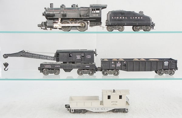 LIONEL TRAIN SET (1 of 2)