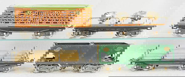 4 LIONEL FREIGHT CARS (1 of 2)