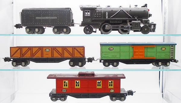 LIONEL TRAIN SET (1 of 2)