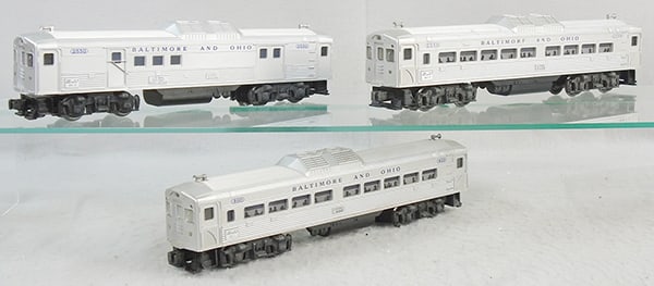 LIONEL BUDD TRAIN SET (1 of 2)