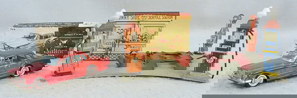 MARX & BANDAI GARAGE SET (1 of 2)