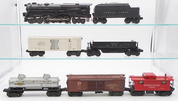 LIONEL TRAIN SET (1 of 2)