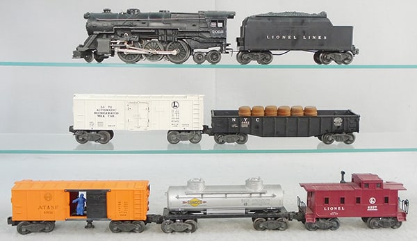 LIONEL TRAIN SET (1 of 2)